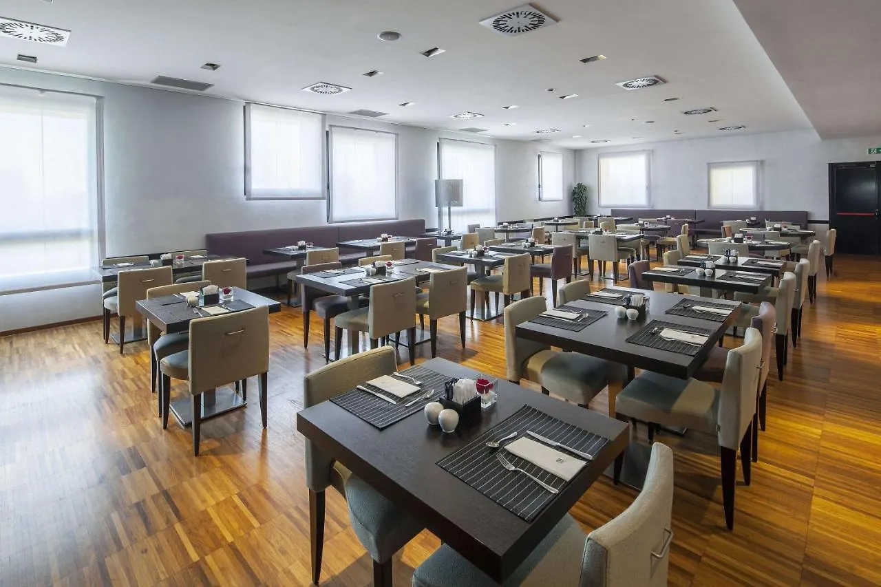 Hotel Nh Milano Fiera Rho 4*,