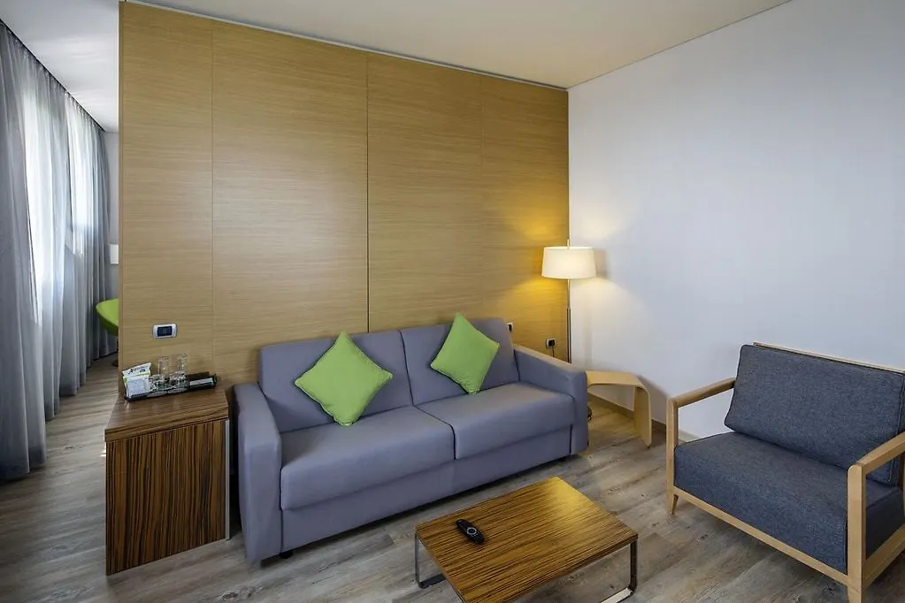 Nh Milano Fiera Otel Rho