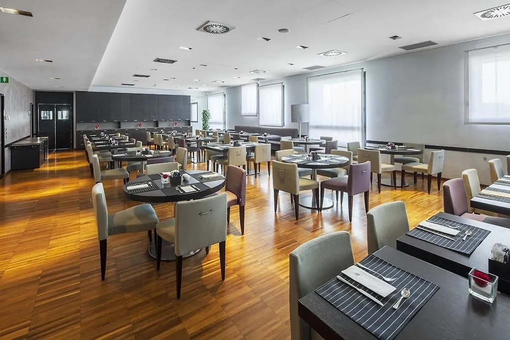 Nh Milano Fiera Otel Rho